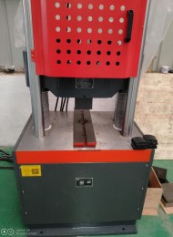 微機(jī)控制電液伺服萬(wàn)能試驗(yàn)機(jī)